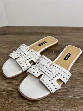 Nine West Genesia Studded Slide Sandals White Leather Flat Slides  Size 9